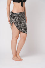 Monochrome Pareo