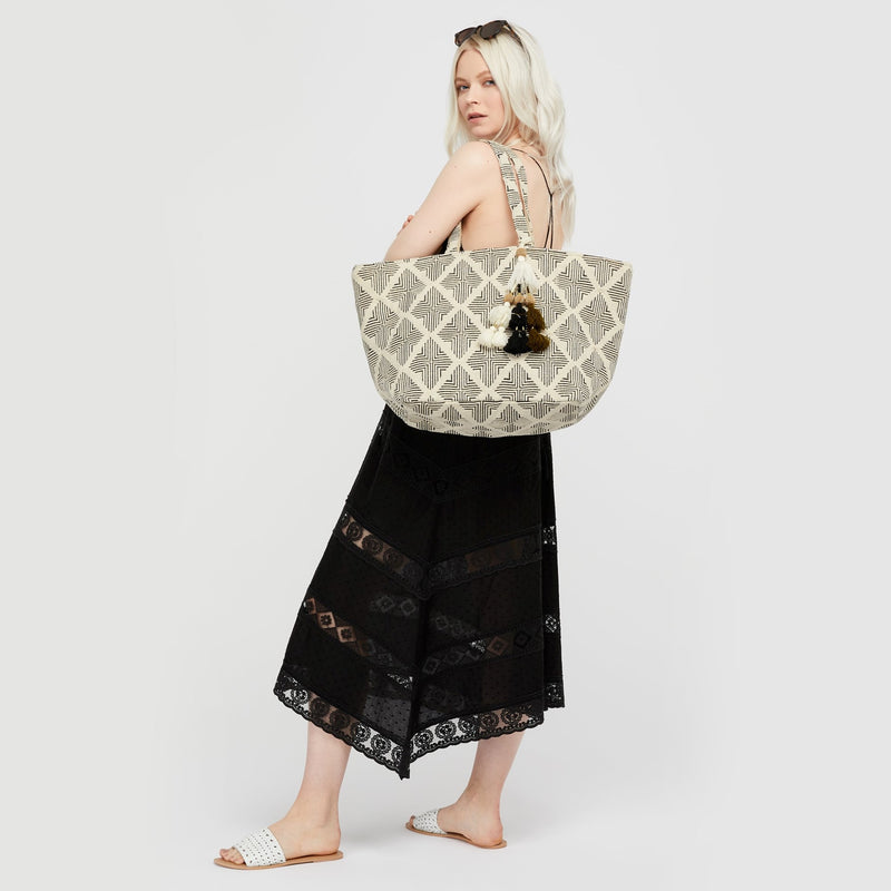 Geo Woven Beach Tote