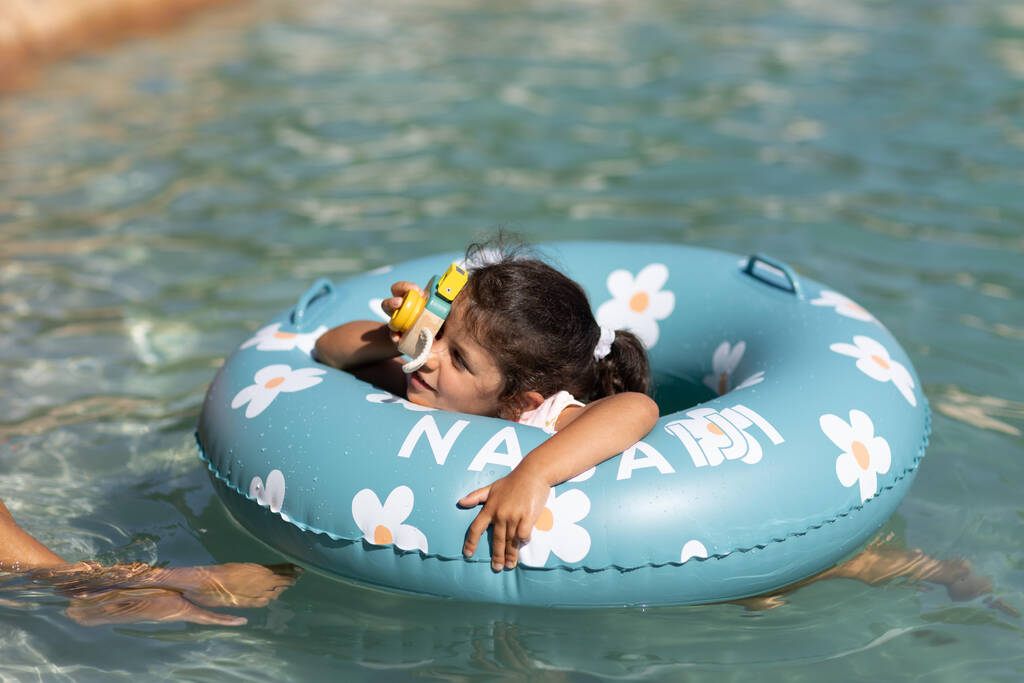 Inflatable pool ring- comfortable swimming pool float - Swimming pool floats and loungers for kids and adults online - beach company